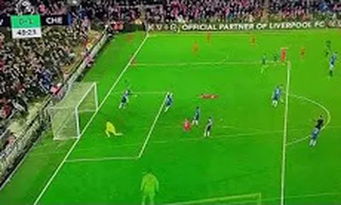 Pha bỏ lỡ khó tin của Firmino (vs Chelsea)