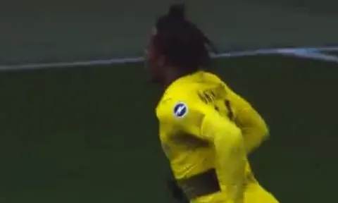 Pha giật gót trên không ghi bàn tuyệt đẹp của Batshuayi