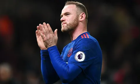Phá kỉ lục của Sir Bobby, Rooney vẫn buồn rầu