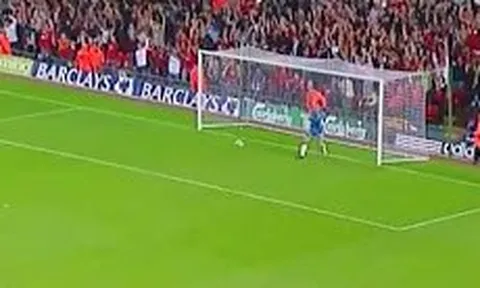 Pha làm bàn từ giữa sân để đời của Xabi Alonso
