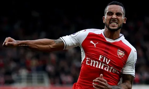 'Phá' lưới Bayern, Theo Walcott vượt qua thành tích của Ronaldo và Zidane