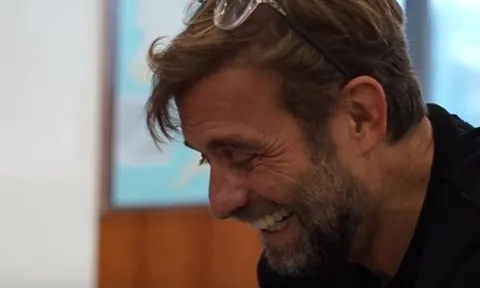 Phản ứng của Klopp khi nghe NHM hát về Salah