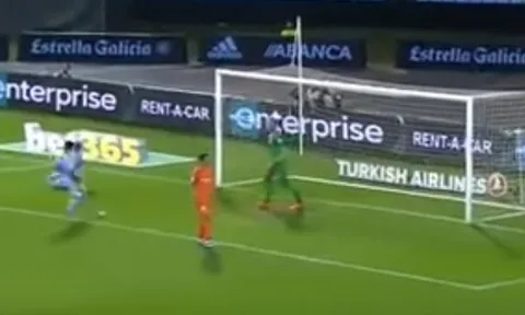 Phong độ đang lên, nhưng 'hàng thải' của Liverpool vẫn hóa Torres