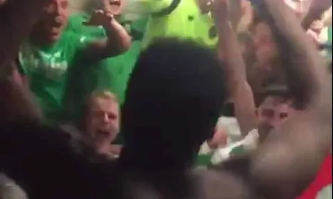 Phòng thay đồ Celtic 'loạn' với bài hát về anh em Yaya/Kolo Toure