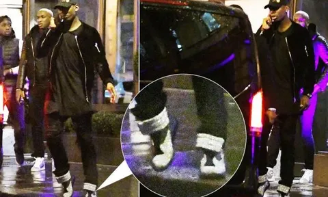 Pogba đến nhà hàng ăn tối mừng chức vô địch