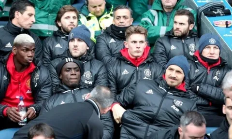 Pogba & Ibra dự bị, Man United lập kỷ lục khủng