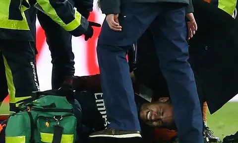 PSG thắng dễ ở trận siêu kinh điển, nhưng Neymar bật khóc vì chấn thương
