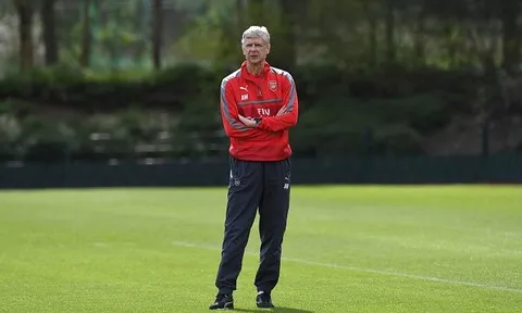 PSG tung ra đề nghị 'không thể từ chối' cho Wenger