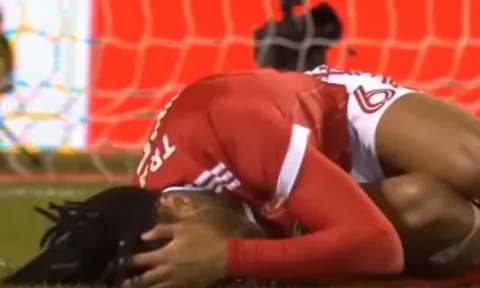 Quả penalty gây tranh cãi của Nottingham trước Arsenal