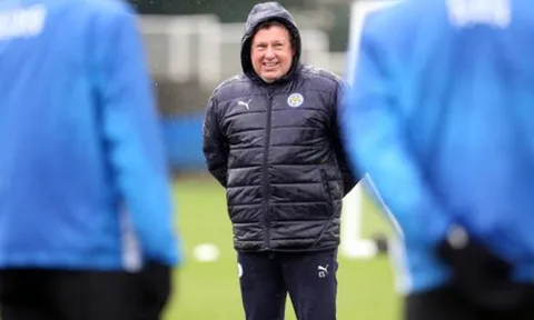 Quyết tâm trở lại, tướng mới bắt cầu thủ Leicester đội mưa tập luyện