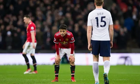 Ra mắt đáng quên, Sanchez thẫn thờ nhìn Man United thua trắng