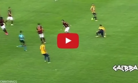 Radja Nainggolan tắc bóng y hệt cầu thủ ở truyện tranh Nhật Bản
