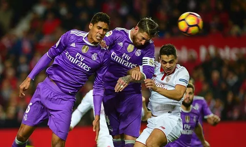 Ramos phản lưới nhà, Real đứt mạch bất bại trong ngày tái đấu Sevilla