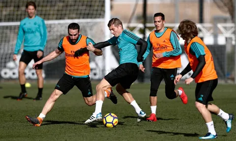 Real Madrid lại tập cật lực trong ngày vắng Ronaldo