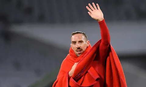 Ribery lập hattrick, Bayern vượt qua đối thủ trong trận cầu 8 bàn thắng