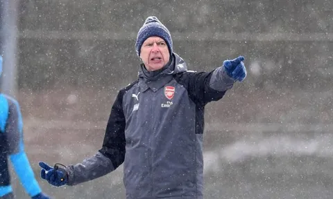 Cầu thủ Arsenal mất niềm tin, Wenger sắp bay ghế