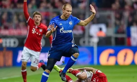 Robben năn nỉ trọng tài nương tay với đối phương