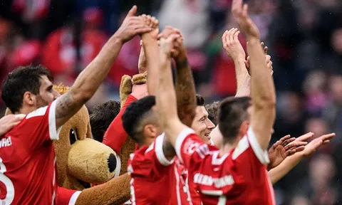 Robbery 'bay' cùng Lewy, Bayern vùi dập Hamburg không thương tiếc