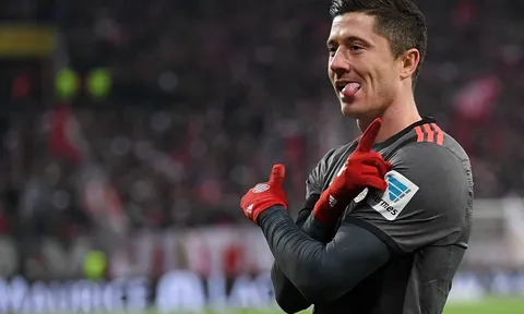 Roberto Lewandowski trình diễn kỹ thuật siêu đẳng trên sân tập