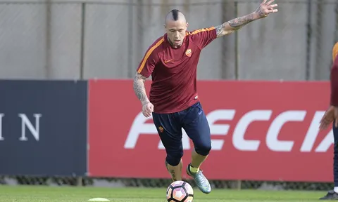 Roma "tập bắn" chờ derby thành Rome