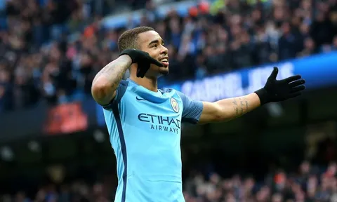 Ronaldinho chọn sao Man City làm người kế thừa Messi