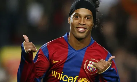 Ronaldinho và những tuyệt kĩ mê hoặc người nhìn