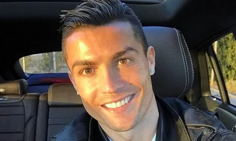 Ronaldo cười tươi quên đi thất bại