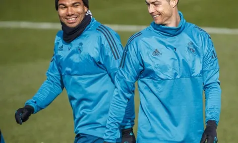 Ronaldo 'cười yêu' với Casemiro trước trận đại chiến