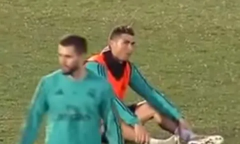 Ronaldo điên người khi bị đồng đội vào bóng ác ý