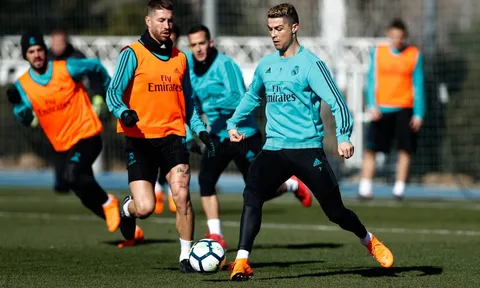 Ronaldo khiến đồng đội bở hơi tai trên sân tập