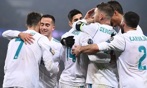 Ronaldo lại ghi bàn, PSG chết lặng tại Parc de Princes