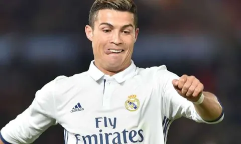 Ronaldo đáp trả lời mời '300 triệu euro' từ Trung Quốc
