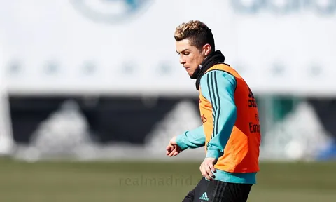 Ronaldo nỗ lực gấp bội trên sân tập Real Madrid