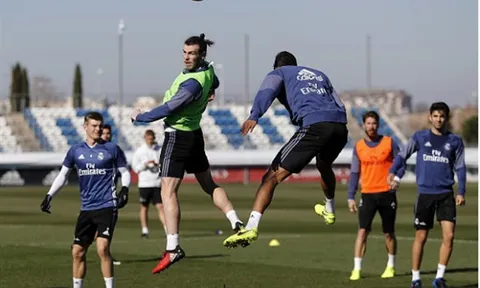 Ronaldo phân rõ ranh giới với Bale trên sân tập của Real