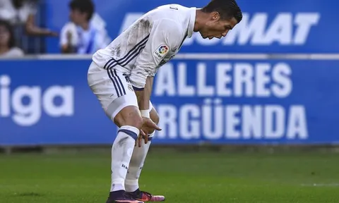 Ronaldo phô diễn kỹ thuật trước Alaves