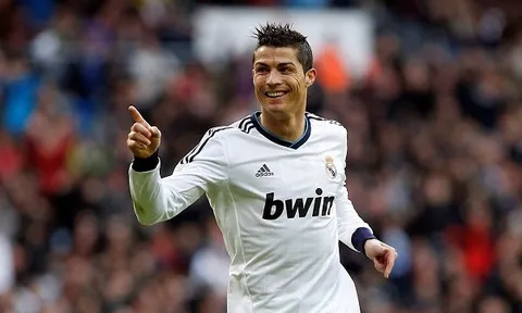 Ronaldo ra mắt Real ra sao?