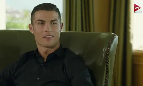Ronaldo tranh thủ 'tự sướng' khi kể về con trai