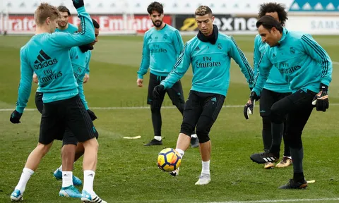 Ronaldo vã mồ hôi trên sân tập, quyết lật đổ Barca