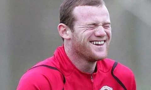 Rooney được giải oan vụ từ chối đổi áo