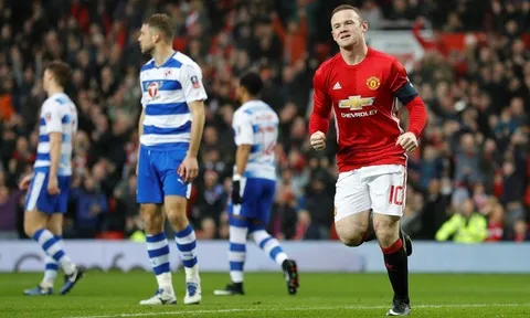 Rooney san bằng kỉ lục của huyền thoại, Mourinho nói gì?
