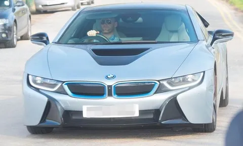 Rooney và dàn sao Man Utd cực ngầu tiến về Carrington