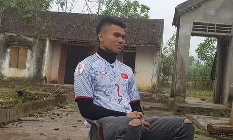 Xuân Mạnh mòn mỏi chờ tiền thưởng trả nợ cho bố mẹ
