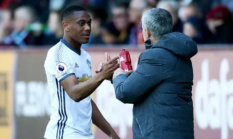 Mourinho nổi đóa sếp MU vì chưa "thưởng" Martial