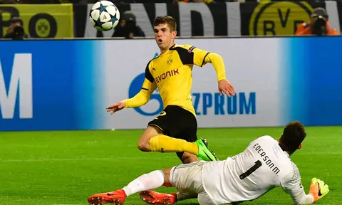 Rực sáng trước Benfica, sao trẻ Dortmund đi vào lịch sử