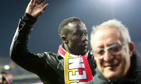 Sagna được giới thiệu như người hùng trong trận đấu của Benevento