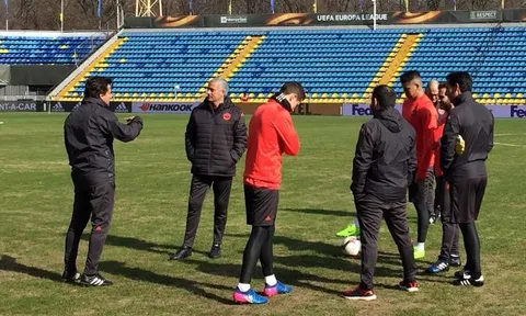 Sân nhà Rostov bị Mourinho chê thậm tệ