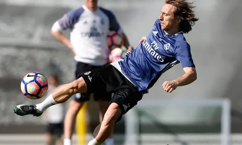 Sân tập đìu hiu, Varane rủ Modric đua tốc độ