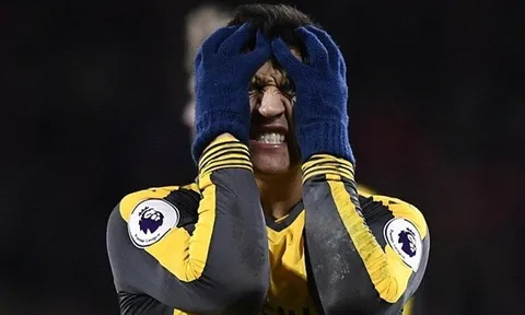 Giúp Arsenal thoát chết trước Bournemouth, Sanchez vẫn nổi điên