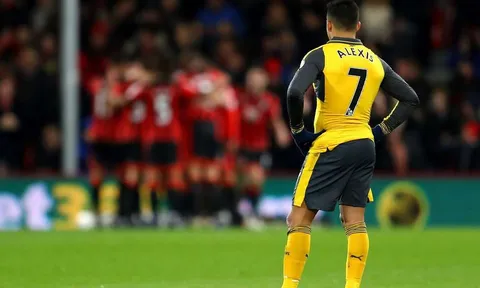 Sanchez không thèm nhìn mặt đồng đội sau trận hòa với Bournemouth