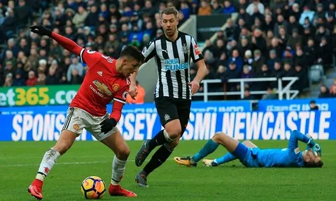 Sanchez "thích làm việc khó" khiến Man Utd mất điểm cay đắng